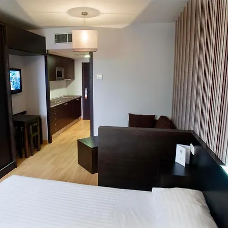 Zenit Hall 88 شقة فندقية سلامنكا